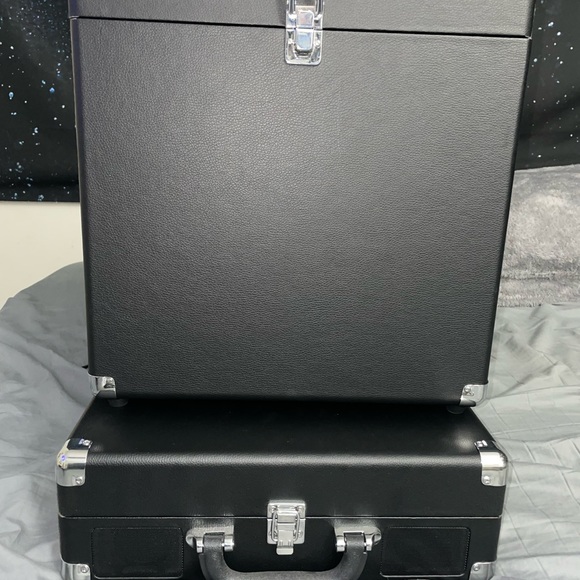 Victrola record player & Bluetooth speaker - Picture 3 of 8